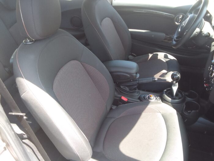 Mini Mini III F56 1.2 102 ONE finition business - Image 6