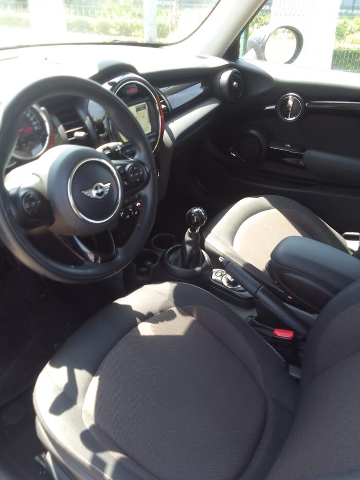 Mini Mini III F56 1.2 102 ONE finition business - Image 8