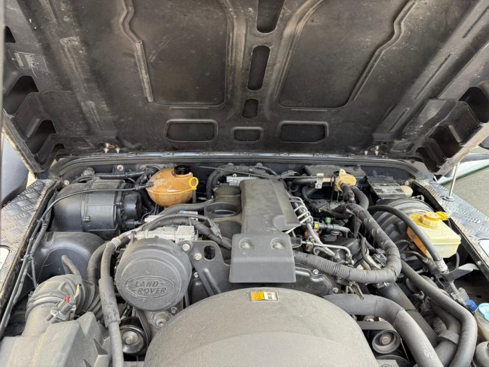 Land_Rover Defender - Image 6