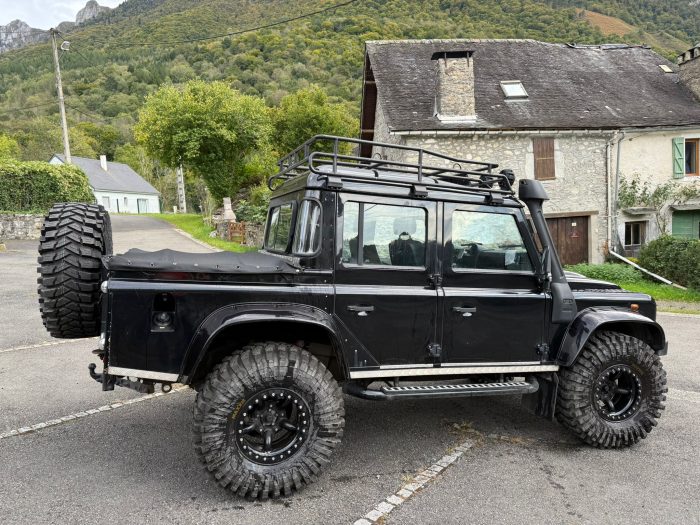 Land_Rover Defender - Image 2